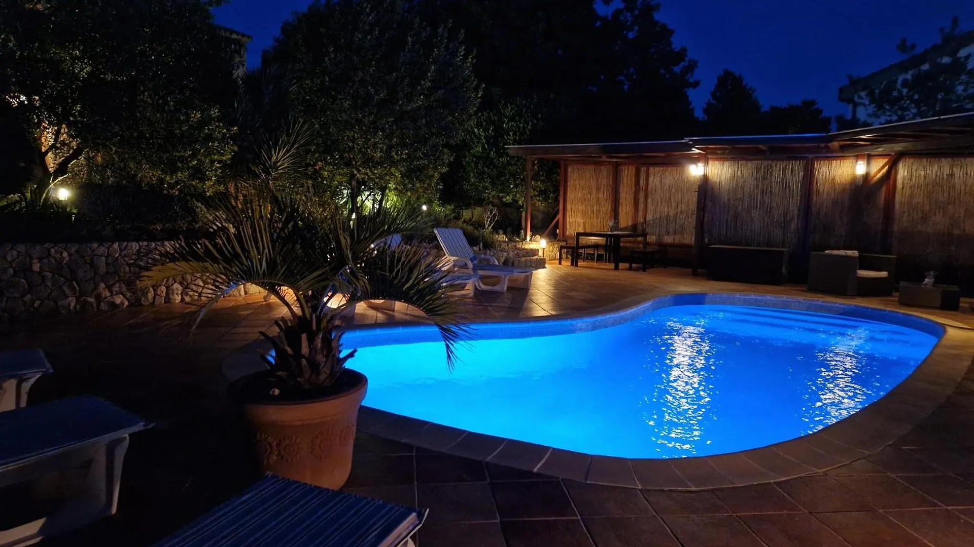 Apartments Villa Temer Pinezici  0*, Pinezici (Krk) Croatia