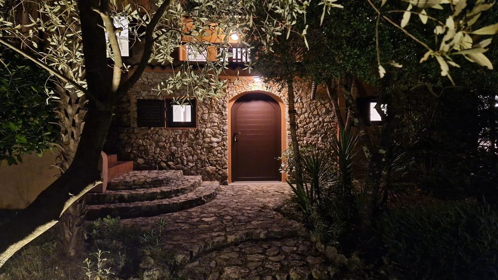 Apartments Villa Temer Pinezici  0*, Pinezici (Krk)