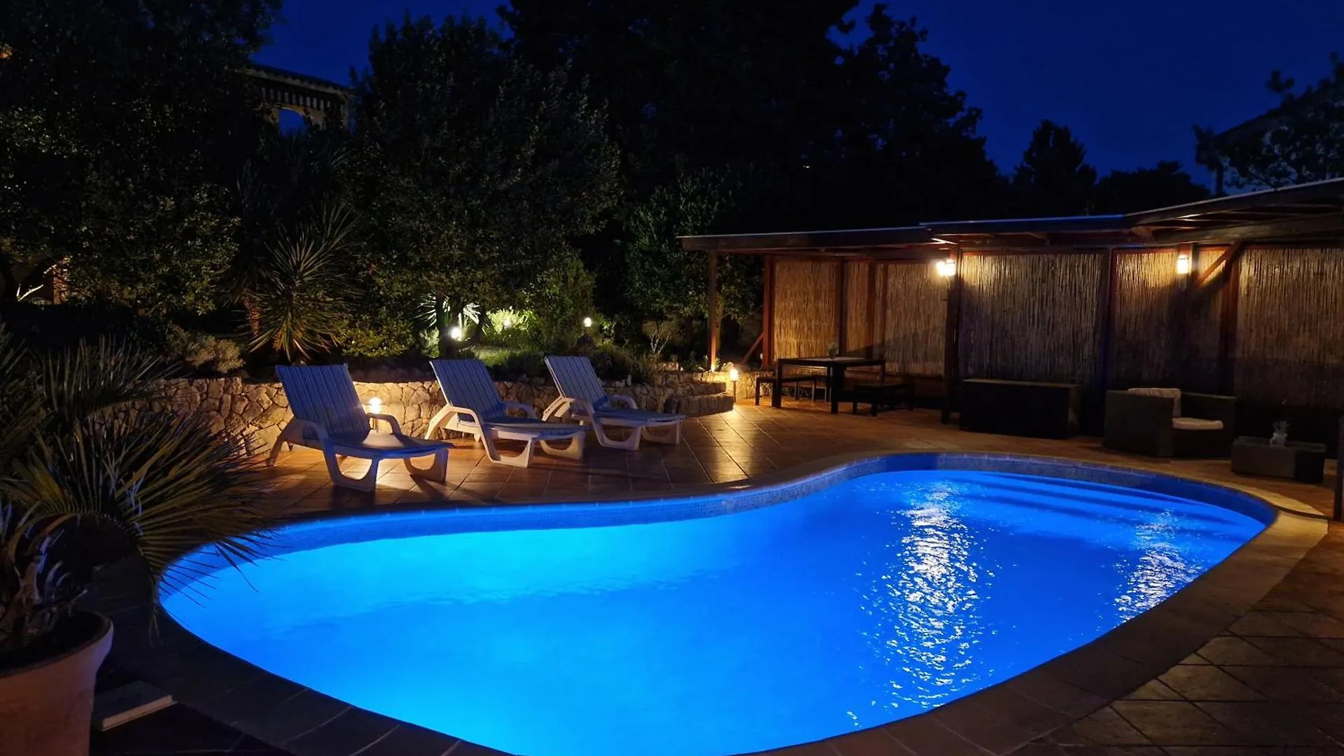 Apartments Villa Temer Pinezici  0*, Pinezici (Krk)
