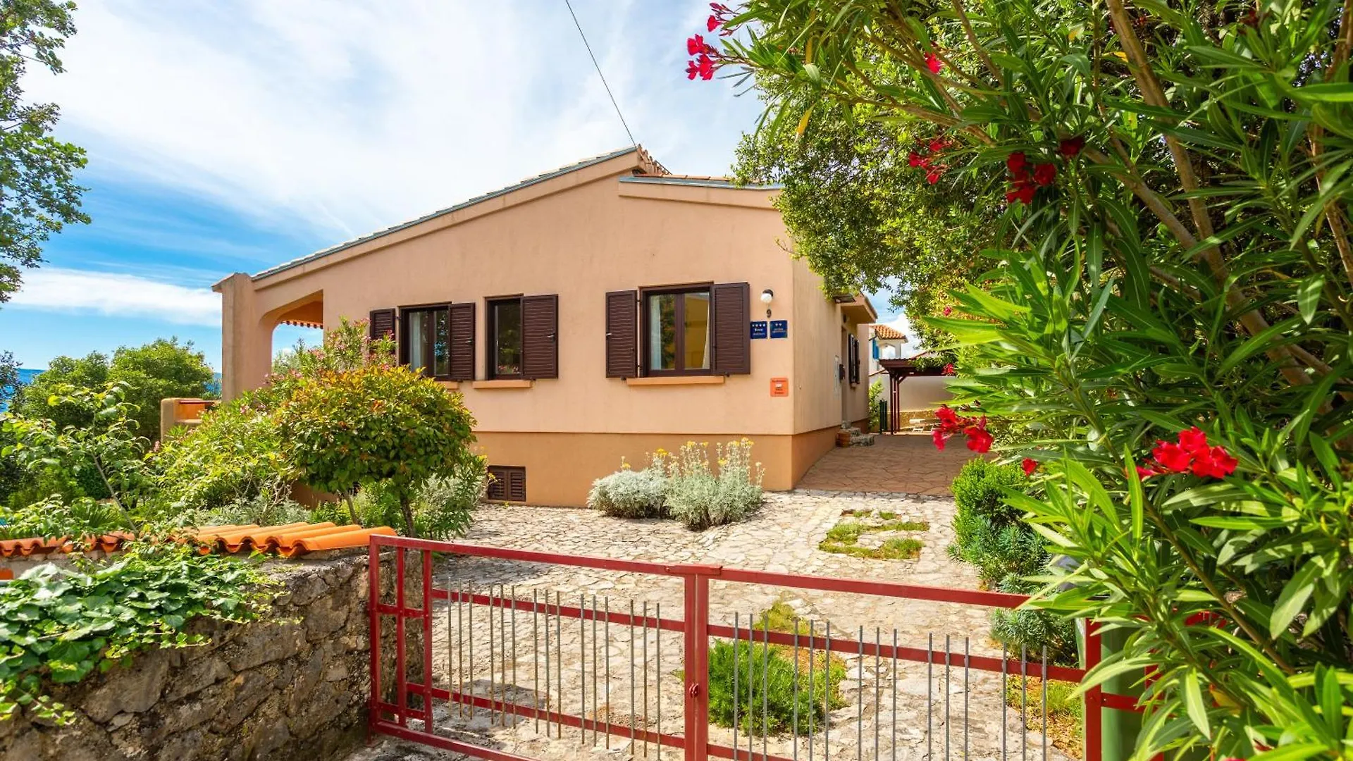 Apartments Villa Temer Pinezici  0*, Pinezici (Krk) Croatia